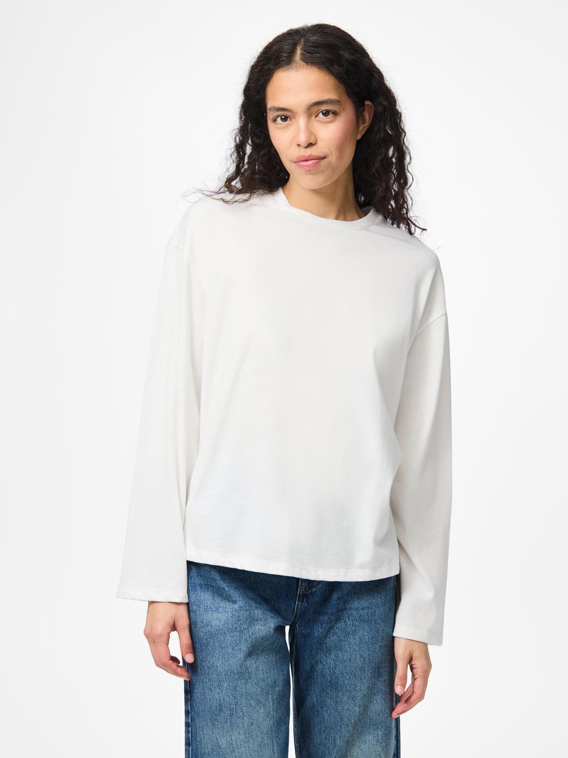 model_shot-front